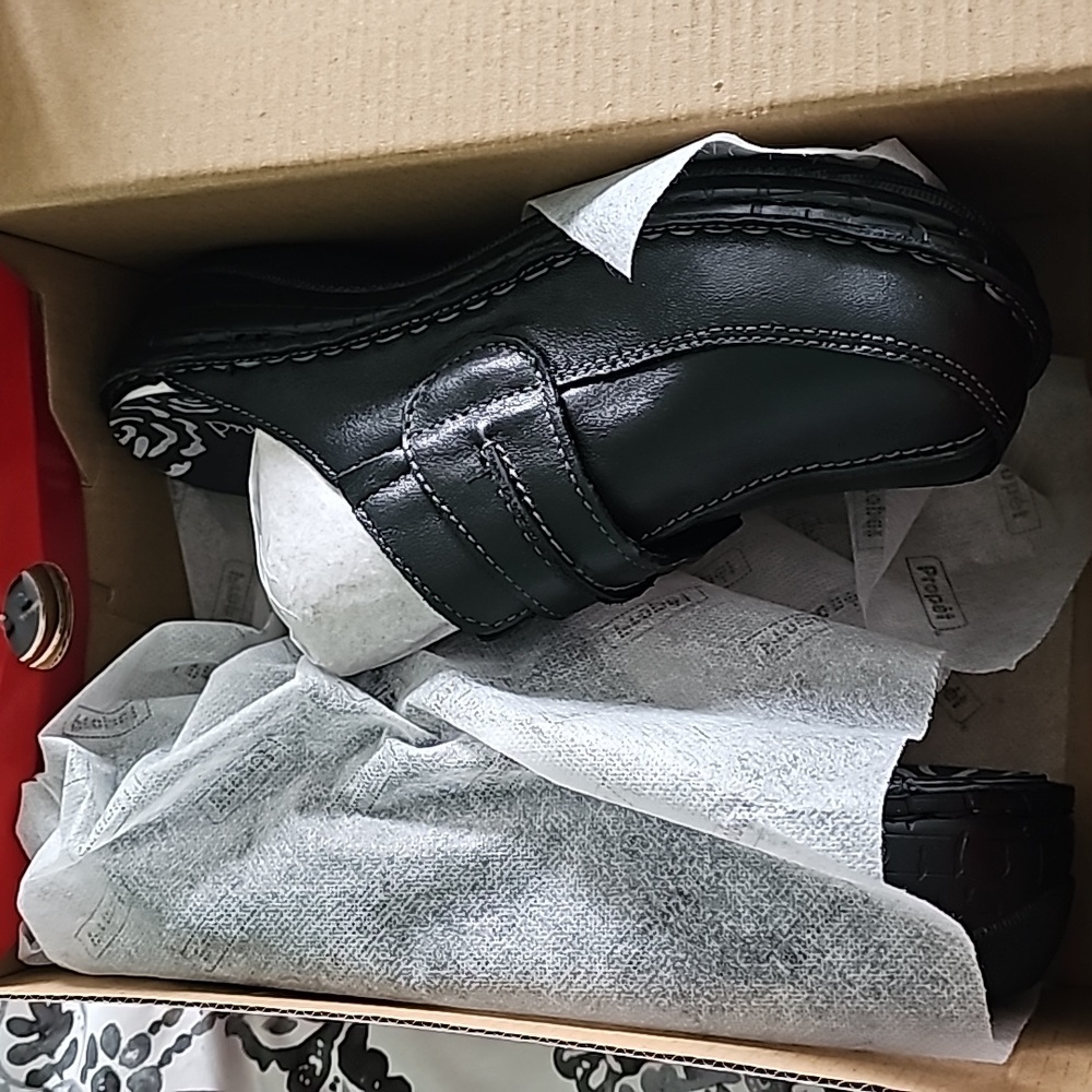 Prophet comfort clogs